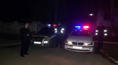 La Strășeni, un șofer beat reținut de polițiști, a furat mașina acestora și a fugit într-o direcție necunoscută La Strășeni, un șofer beat reținut de polițiști, a furat mașina acestora și a fugit într-o direcție necunoscută - Photo