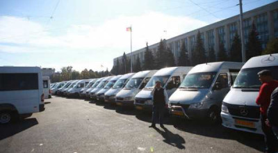 Transportatorii se alătură agricultorilor pentru a protesta împreună în fața Parlamentului Transportatorii se alătură agricultorilor pentru a protesta împreună în fața Parlamentului - Photo
