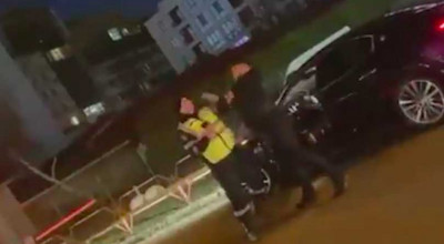 (VIDEO) Noi imagini și reacția poliției pe seama conflictului dintre un polițist și șoferul unui Maserati (VIDEO) Noi imagini și reacția poliției pe seama conflictului dintre un polițist și șoferul unui Maserati - Photo