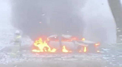 Lângă Tiraspol, un BMW a zburat de pe traseu, s-a răsturnat de mai multe ori, s-a oprit într-un copac și a ars - Photo