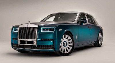 Pentru decorarea interiorului acestui Rolls-Royce Phantom s-au folosit o mulțime de pene de pasăre special selectate - Photo