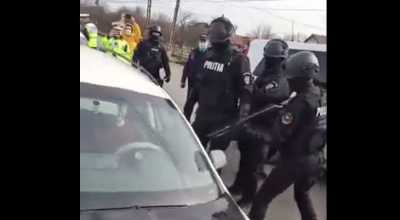 În România, șoferii încăpățânați pot fi scoși din mașină cu forțele speciale, nu cu rugămințile (VIDEO) - Photo