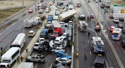 (VIDEO) Accident cumplit pe o autostradă din SUA: În jur de 100 de mașini implicate, șase morți și zeci de răniți - Photo