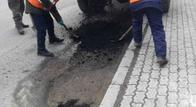 În capitală au început lucrările de plombare cu beton rece a gropilor de pe carosabil - Photo