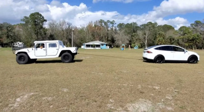 (VIDEO) Hummer H1 și Ford F-450 versus Tesla Model X Performance în exercițiul de tras sfoara - Photo
