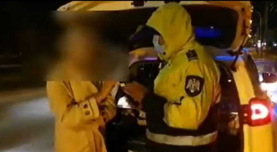 (VIDEO) Șoferiță în stare de ebrietate avansată, depistată conducând neuniform pe străzile Chișinăului - Photo