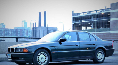 Vezi cum arăta un BMW Seria 7 cu dotări standard în anul 1994. Nu are nici măcar o opțiune bifată - Photo