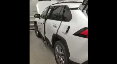 Calitatea Toyota?! Cum se dezlipește stratul insonorizant de fabrică te pune pe gânduri VIDEO) - Photo