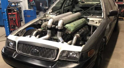 Cel mai extrem Ford Crown Victoria se prezintă cu un motor de tanc marca Rolls-Royce de 27 litri volum! - Photo