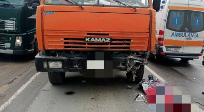 Tragedie pe șoseaua Balcani! Un băiat de 10 ani a murit, după ce a fost lovit de o Honda și proiectat într-un KamAZ - Photo