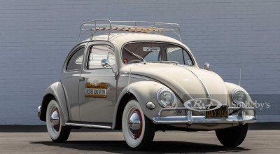 RM Sotheby's a scos la licitație un vechi Volkswagen Beetle echipat cu două volane - Photo