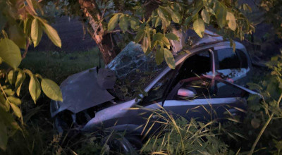 Accident tragic la Ialoveni! Un tânăr a decedat după ce s-a izbit cu viteză într-un copac - Photo