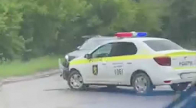 (VIDEO) Accident pe str. Varnița cu implicarea unui taxi și a unei mașini ai poliției - Photo