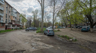 Astăzi au început lucrările de reparație a asfaltului în curțile blocurilor din capitală - Photo