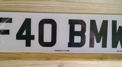 4.000 de lire pentru un set de plăcuțe F40 BMW, personalizate după noua gamă Seria 1, e ”un preț bun”? - Photo