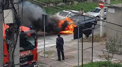 Două mașini au luat foc în centrul capitalei! În zonă se creează ambuteiaje - Photo