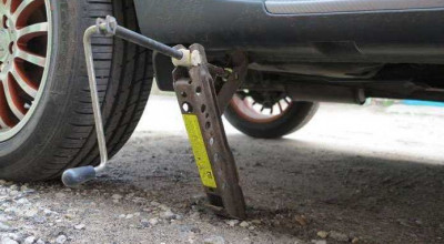 Tragedie la Telenești! Un bărbat a fost strivit de propria mașină în timp ce o repara - Photo