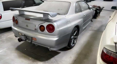 În SUA a fost scos la licitație un hambar plin cu mașini japoneze introduse în țară ilegal! - Photo