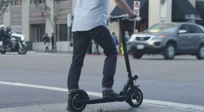 România interzice circulația trotinetelor electrice pe trotuar și introduce plăcuțe speciale pentru EV-uri - Photo