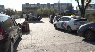 Șoferii din Bălți au format cozi la benzinării! Așteaptă câte 3 ore pentru a alimenta cu gaz - Photo