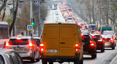 Ion Ceban propune o nouă soluție pentru a diminua ambuteiajele: „Parcările Parlamentului și Guvernului să devină publice” - Photo