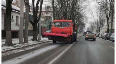 Pentru deszăpezire, într-o singură noapte au fost împrăștiate 738 tone de material antiderapant și 58 tone de sare - Photo