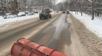 În capitală au fost răspândite 196 de tone de antiderapant. Care este starea drumurilor din Chișinău - Photo