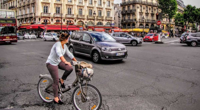 Din 2022, publicitatea auto în Franța, va fi însoțită de mesaje ce promovează mersul pe jos sau bicicleta - Photo