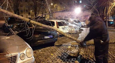 Atenție șoferi! Meteorologii anunță Cod Portocaliu de vânt puternic în toată țara - Photo