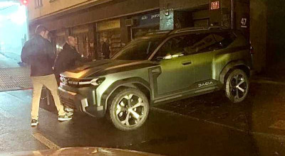 Viitoarea Dacia Bigster a fost surprinsă absolut decamuflată pe străzile din Praha! - Photo