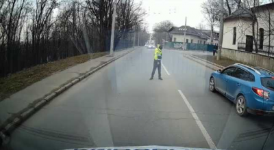 Prim-ministra, Natalia Gavrilița declară că polițistul care nu a oferit prioritate ambulanței a procedat corect - Photo