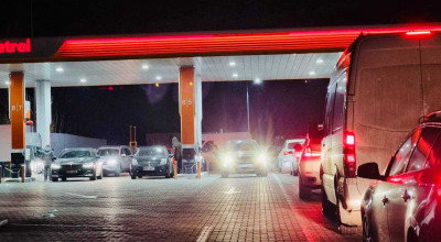 În timp ce șoferii au format cozi la benzinării, prețul petrolului la bursă a scăzut cu 17%! - Photo