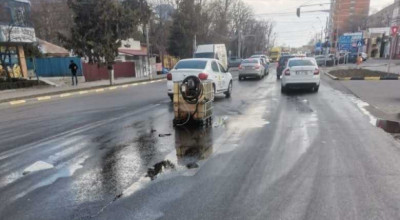 Ghinion pentru un șofer din Tecuci! A vărsat o tonă de motorină pe drum, iar acum va fi și amendat de autorități - Photo