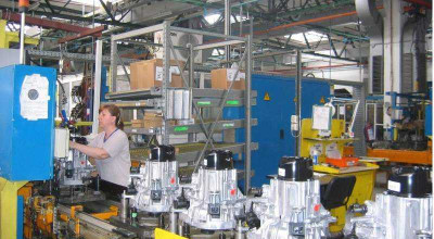 Dacia sistează producția cutiilor de viteze din cauza războiului inițiat de Rusia pe teritoriul Ucrainei! - Photo