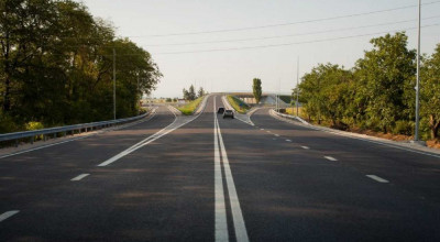 Moldova a semnat un contract cu BEI pentru construcția și reparația a 150 de km de drumuri - Photo