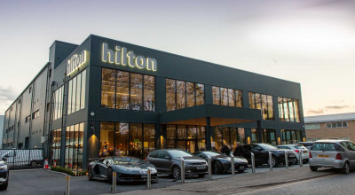 Hilton a inaugurat un hotel de cinci stele dedicat mașinilor! Automobilele vor fi îngrijite la nivel regal - Photo