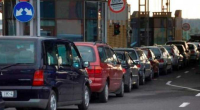 Cozi infernale la posturile vamale din Ucraina, după ce vămuirea mașinilor a devenit gratuită - Photo