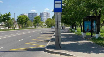 Pe mai multe străzi din capitală a fost aplicat marcajul rutier în stațiile de așteptare a transportului public - Photo