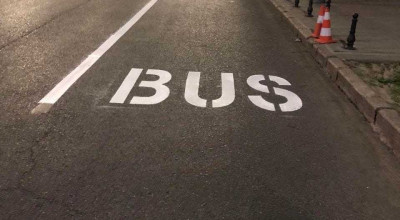 Pe bd. Ștefan cel Mare a fost aplicat marcajul care delimitează benzile pentru transportul public! - Photo