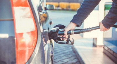 Benzina devine cu 39 de bani mai ieftină, iar motorina cu 19. Vezi noile prețuri de la ANRE - Photo