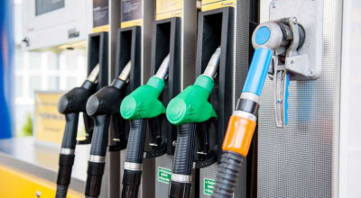 Prețul benzinei coboară sub 25 de lei, în timp ce motorina se scumpește ușor! Află prețurile pentru mâine - Photo