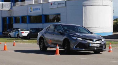 (VIDEO) Noua Toyota Camry în versiunea hybrid, a eșuat în mod neașteptat Testul Elanului! - Photo