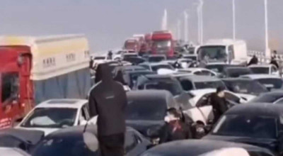 200 de mașini implicate într-un singur accident rutier! O persoană a decedat - Photo