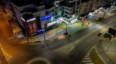 Cu o problemă în plus sau în minus? La PanCom au fost amenajate locuri de parcare, iar trotuarul - „reîntors” pietonilor - Photo