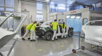 Studenții Skoda au creat Roniaq: un Enyaq transformat într-un birou mobil - Photo