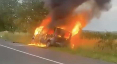 O mașină de serviciu a Poliției de Frontieră a izbucnit în flăcări! Motivul încă nu este cunoscut - Photo