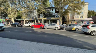 Accident în lanț pe str. Ion Creangă! O persoană a fost transportată la spital - Photo