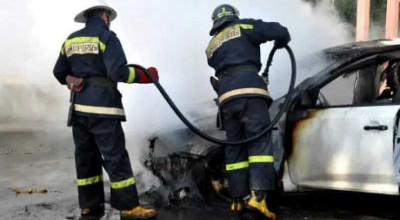 Pompierii au intervenit pe o stradă din capitală, după ce un automobil a izbucnit în flăcări - Photo