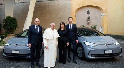 Volkswagen se angajează să livreze 40 de mașini electrice către Vatican Volkswagen se angajează să livreze 40 de mașini electrice către Vatican - Photo