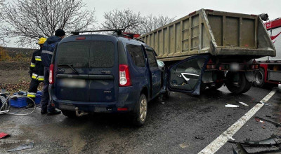 Accident grav la Soroca. Un șofer a decedat după ce mașina s-a tamponat într-un camion - Photo
